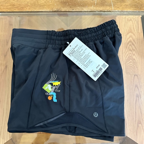 Lululemon Hotty Hot High-Rise Lined Short 4" *Atlanta
Black🦄 - Picture 2 of 5